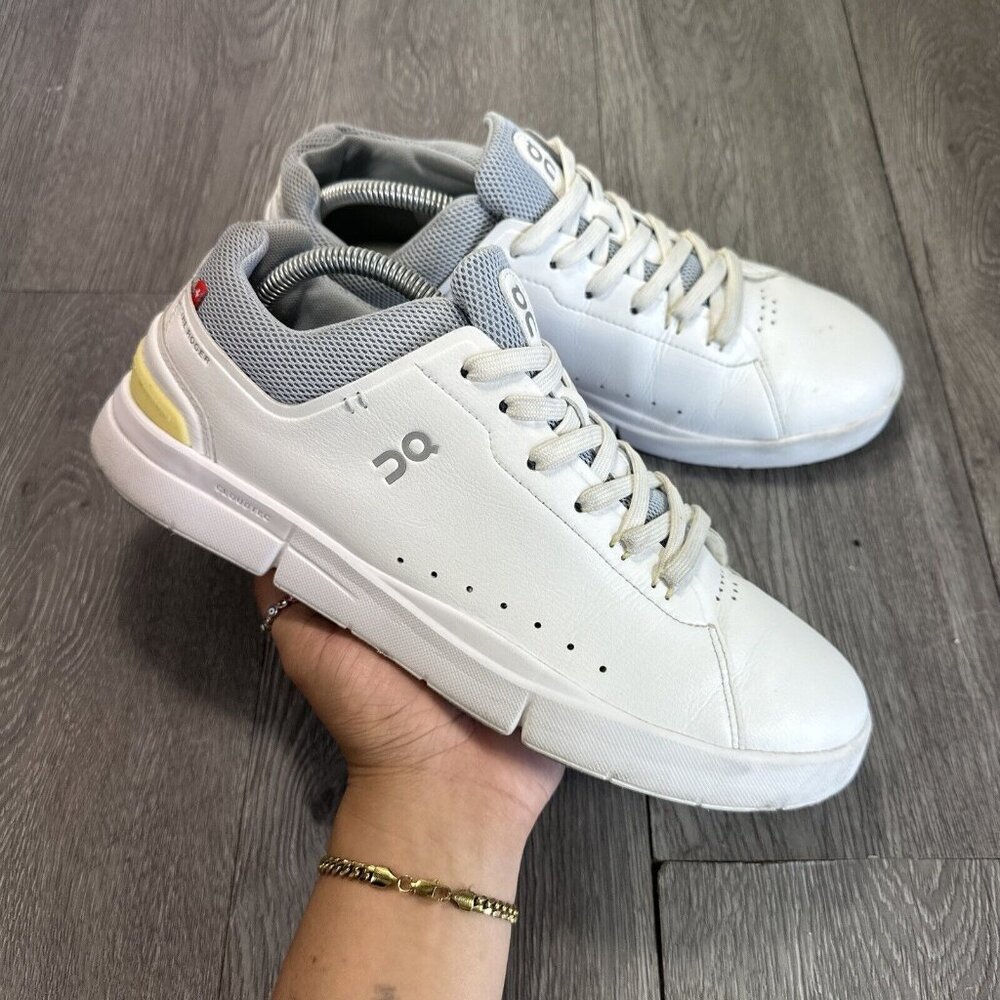 On Running White Sneakers Versatile Design